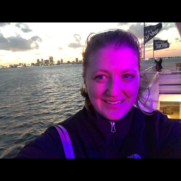 Meet your Posher, Jennifer - Picture 1 of 2